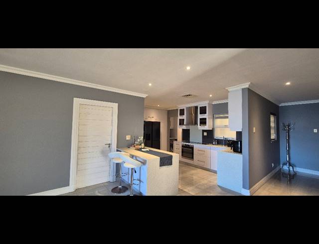 3 BEDROOM APARTMENT FOR SALE IN LA LUCIA